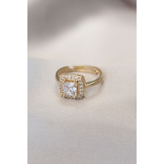 Gold Baget ve Zirkon Taşlı Kare Yüzük Gold Baget ve Zirkon Taşlı Kare Yüzük