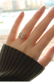 Gold Baget ve Zirkon Taşlı Kare Yüzük