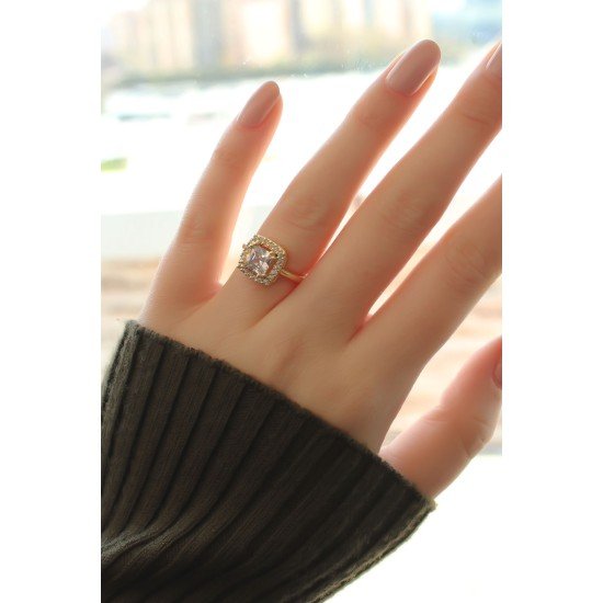 Gold Baget ve Zirkon Taşlı Kare Yüzük Gold Baget ve Zirkon Taşlı Kare Yüzük