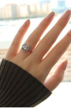 Gümüş Renk Baget ve Zirkon Taşlı Kare Yüzük Gümüş Renk Baget ve Zirkon Taşlı Kare Yüzük
