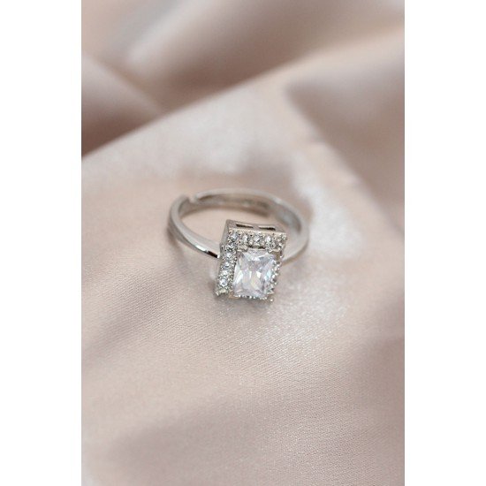 Ayarlamalı Silver Renk Metal Zirkon ve Kristal Taşlı Dikdörtgen Model Yüzük Ayarlamalı Silver Renk Metal Zirkon ve Kristal Taşlı Dikdörtgen Model Yüzük