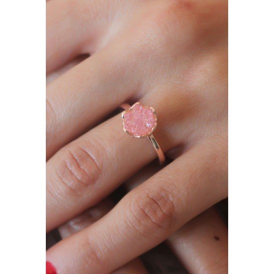 Pembe Lotus Çiçek Figür Gold Renk Kadın Yüzük Pembe Lotus Çiçek Figür Gold Renk Kadın Yüzük
