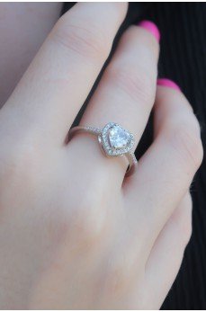 Gümüş Renk Zirkon Taşlı Kalp Model Charm Pirinç Kadın Yüzük