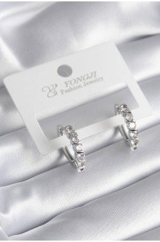 Pirinç Gümüş Renk Zirkon Taşlı Halka Model Kadın Küpe Pirinç Gümüş Renk Zirkon Taşlı Halka Model Kadın Küpe