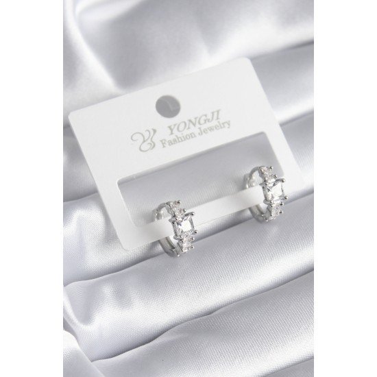 Pirinç Gümüş Renk Zirkon Taşlı Kadın Küpe Pirinç Gümüş Renk Zirkon Taşlı Kadın Küpe