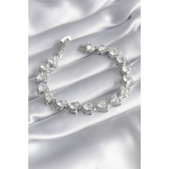 Pirinç Gümüş Renk Zirkon Taşlı Kalp Model VIP Seri Kadın Bileklik Pirinç Gümüş Renk Zirkon Taşlı Kalp Model VIP Seri Kadın Bileklik