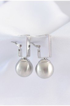 Pirinç Gümüş Renk Dikdörtgen Detay Oval Küpe Pirinç Gümüş Renk Dikdörtgen Detay Oval Küpe