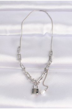 316L Çelik Zincir Gümüş Renk Zincirli Love Yazılı Kilit Kolye 316L Çelik Zincir Gümüş Renk Zincirli Love Yazılı Kilit Kolye