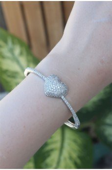 Vip Seri Pirinç Zirkon Taşlı Gümüş Renk Kalp Model Kelepçe Vip Seri Pirinç Zirkon Taşlı Gümüş Renk Kalp Model Kelepçe