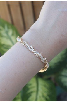 Vip Seri Pirinç Zirkon Taşlı Gold Renk Sarmal Model Bileklik Vip Seri Pirinç Zirkon Taşlı Gold Renk Sarmal Model Bileklik