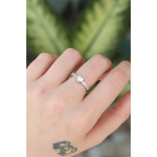 Pirinç Gümüş Renk Ayarlanabilir Zirkon Taşlı Minimal Kalp Yüzük Pirinç Gümüş Renk Ayarlanabilir Zirkon Taşlı Minimal Kalp Yüzük