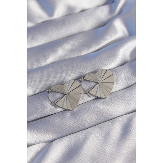 316L Çelik Gümüş Renk Çizgili Plaka Tasarımlı Kalp Küpe 316L Çelik Gümüş Renk Çizgili Plaka Tasarımlı Kalp Küpe