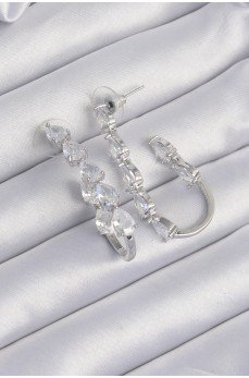 Pirinç Gümüş Renk Damla Zirkon Taş Tasarımlı Küpe Pirinç Gümüş Renk Damla Zirkon Taş Tasarımlı Küpe