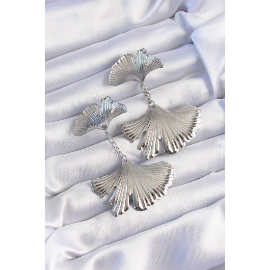 Pirinç Gümüş Renk Tırtıklı Yaprak Model Sallantılı Küpe Pirinç Gümüş Renk Tırtıklı Yaprak Model Sallantılı Küpe