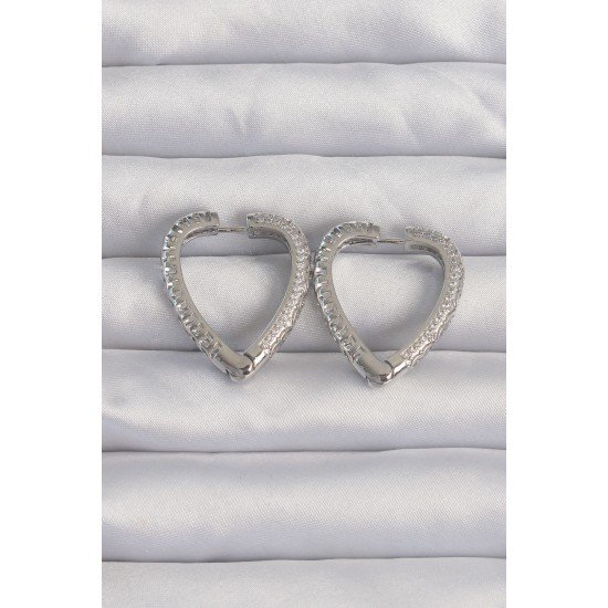 Pirinç Gümüş Renk Zirkon Taşlı Motifli Kalp Küpe Pirinç Gümüş Renk Zirkon Taşlı Motifli Kalp Küpe