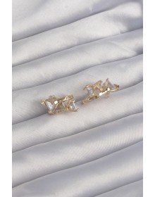 Pirinç Gold Renk İri Zirkon Taşlı Kıvrımlı Minimal Kelebekli Halka Küpe