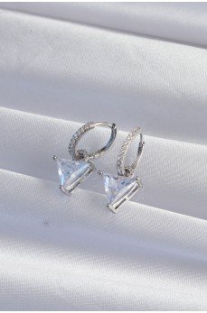 Pirinç Gümüş Renk Üçgen Zirkon Taşlı Sallantılı Halka Küpe