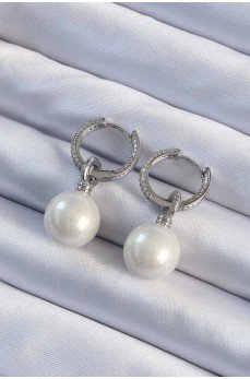 Pirinç Gümüş Renk Zirkon Taş Kaplama İnci Tasarımlı Kadın Küpe Pirinç Gümüş Renk Zirkon Taş Kaplama İnci Tasarımlı Kadın Küpe