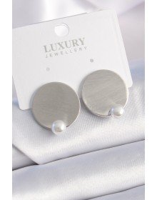 Pirinç Gümüş Renk Plaka Model İnci Detay Kadın Küpe