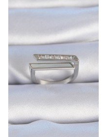 Pirinç Gümüş Renk Zirkon Taşlı Beyaz Sedef Detay Kadın Yüzük