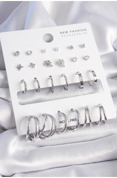 Pirinç Gümüş Renk Zirkon Taşlı 12 Çift Küpe Seti Pirinç Gümüş Renk Zirkon Taşlı 12 Çift Küpe Seti