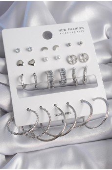 Pirinç Gümüş Renk Zirkon Taşlı 12 Çift Kadın Küpe Seti Pirinç Gümüş Renk Zirkon Taşlı 12 Çift Kadın Küpe Seti