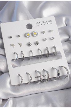 Pirinç Gümüş Renk Papatya Detaylı 12 Çiftli Kadın Küpe Seti