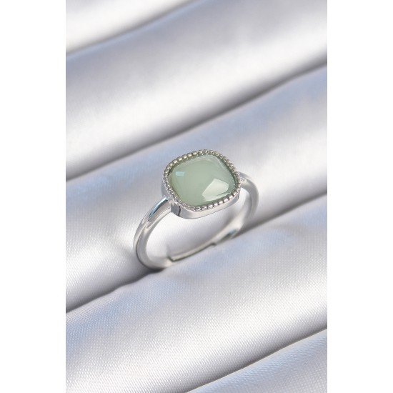 Pirinç Gümüş Renk Yeşil Kare Mineli Kadın Yüzük Pirinç Gümüş Renk Yeşil Kare Mineli Kadın Yüzük