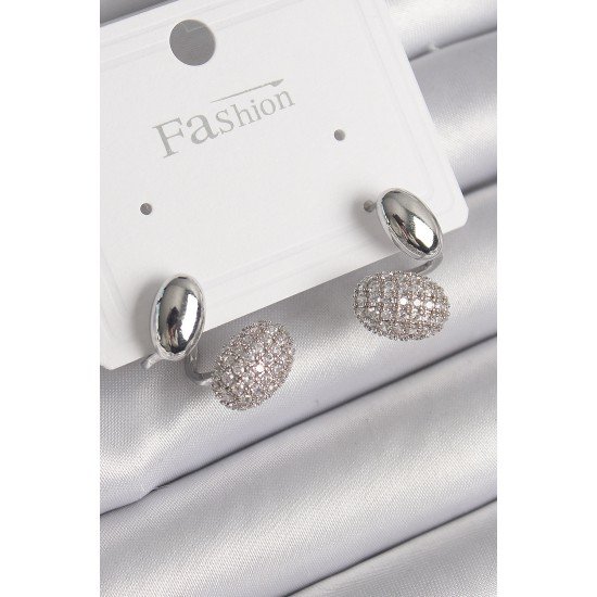 Pirinç Gümüş Renk Zirkon Taşlı Bombeli Model Kadın Küpe Pirinç Gümüş Renk Zirkon Taşlı Bombeli Model Kadın Küpe