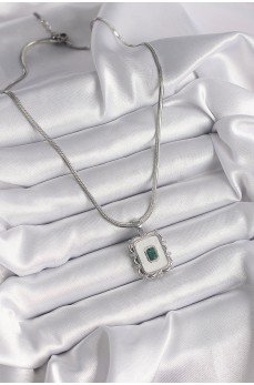 316L Çelik Gümüş Renk İtalyan Zincir Beyaz Sedefli Kare Portre Model Zümrüt Taş Detay Kadın Kolye