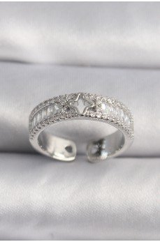 Pirinç Gümüş Renk Zirkon Taşlı Yıldız İşleme VIP Seri Kadın Yüzük Pirinç Gümüş Renk Zirkon Taşlı Yıldız İşleme VIP Seri Kadın Yüzük