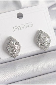 Pirinç Gümüş Renk Zirkon Taş İşlemeli Damla Model Kadın Küpe Pirinç Gümüş Renk Zirkon Taş İşlemeli Damla Model Kadın Küpe