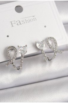 Pirinç Gümüş Renk Düğüm Model Zirkon Taşlı Kalp Detay Kadın Küpe Pirinç Gümüş Renk Düğüm Model Zirkon Taşlı Kalp Detay Kadın Küpe