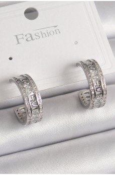 Pirinç Gümüş Renk Zirkon Taşlı İşleme Detay Halka Model Kadın Küpe Pirinç Gümüş Renk Zirkon Taşlı İşleme Detay Halka Model Kadın Küpe