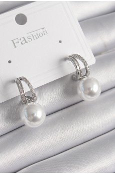 Pirinç Gümüş Renk Zirkon Taşlı Halka İnci Detay Kadın Küpe Pirinç Gümüş Renk Zirkon Taşlı Halka İnci Detay Kadın Küpe