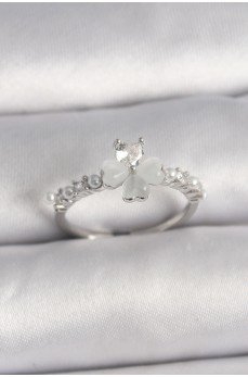 Pirinç Gümüş Renk Zirkon Taşlı Yonca Model İnci Detay Ayarlanabilir Yüzük Pirinç Gümüş Renk Zirkon Taşlı Yonca Model İnci Detay Ayarlanabilir Yüzük