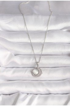 316L Çelik Gümüş Renk Zirkon Taşlı Beyaz Sedefli Hilal Model Kadın Kolye