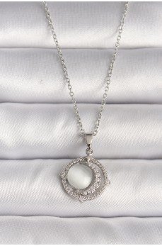 316L Çelik Gümüş Renk Zirkon Taşlı Beyaz Sedefli Hilal Model Kadın Kolye