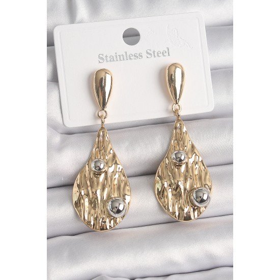 Pirinç Gold Renk Sallantı Damla Model Gümüş Top Detay Kadın Küpe Pirinç Gold Renk Sallantı Damla Model Gümüş Top Detay Kadın Küpe