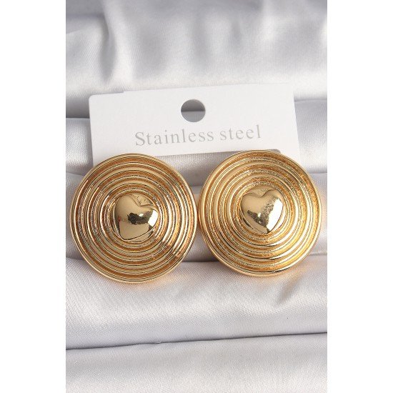 Pirinç Gold Renk Kalp İşlemeli Daire Plaka Model Kadın Küpe Pirinç Gold Renk Kalp İşlemeli Daire Plaka Model Kadın Küpe