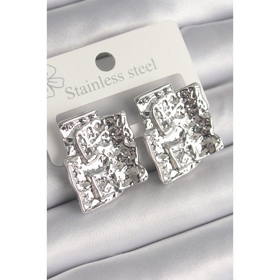 Pirinç Gümüş Renk İşlemeli Kare Plaka Model Kadın Küpe