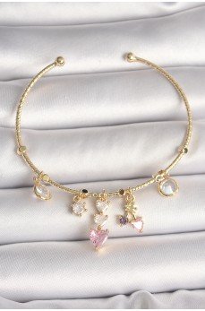 Pirinç Gold Renk Sallantı Zirkon Taşlı Kalp Figür Pembe Kalp Detay Charm Kadın Bileklik