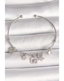 Pirinç Gümüş Renk Sallantı Zirkon Taşlı Ayıcık Figür Taç Detay Charm Kadın Bileklik