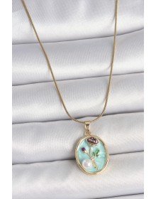 316L Çelik Gold Renk Zincir Mavi Çiçek İşlemeli İnci Detay Portre Model Kadın Kolye