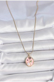316L Çelik Gold Renk Zincir Pembe Çiçek İşlemeli İnci Detay Portre Model Kadın Kolye