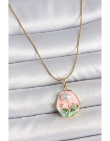 316L Çelik Gold Renk Zincir Pembe Çiçek İşlemeli İnci Detay Portre Model Kadın Kolye