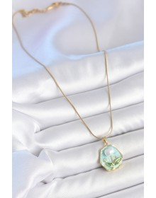 316L Çelik Gold Renk Zincir Mavi Çiçek İşlemeli İnci İşlemeli Portre Model Kadın Kolye