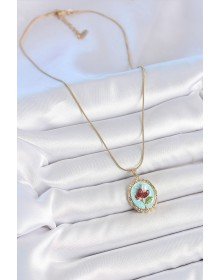 316L Çelik Gold Renk Zincir Turkuaz Mineli İncili Çiçek İşlemeli Portre Model Kadın Kolye