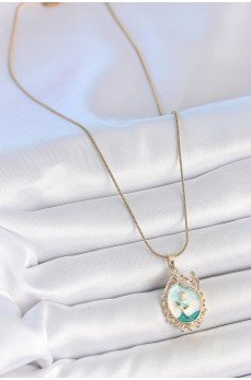 316L Çelik Gold Renk Zincir Mavi Mineli Çiçek İşlemeli Zirkon Taş Detaylı Portre Model Kadın Kolye 316L Çelik Gold Renk Zincir Mavi Mineli Çiçek İşlemeli Zirkon Taş Detaylı Portre Model Kadın Kolye