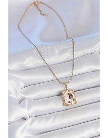 316L Çelik Gold Renk Zincir Pembe Mineli Çiçek İşlemli İnci Detay Portre Model Kadın Kolye